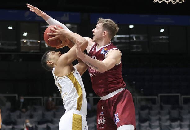 Karim Jallow Basketball Loewen Braunschweig , Jan Niklas Wimberg Chemnitz99