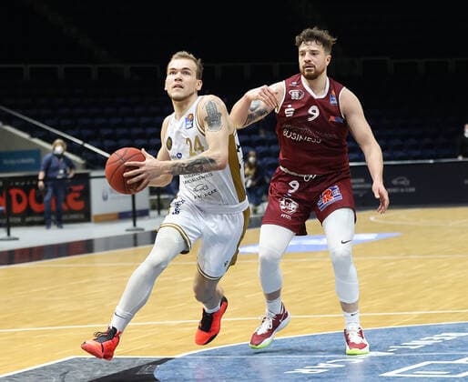 Arnas Velicka Basketball Loewen Braunschweig , Dominique Johnson Chemnitz99