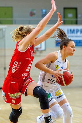 Laura Schinkel 07, GISA Lions SV Halle vs Emma Eichmeyer Osnabrück GISA Lions SV Halle vs GiroLive Panthers Osnabrück Basketball 1 Bundesliga ERDGAS Sportarena Halle Saale 14 03 2021 Photo Holger John Sachsen Anhalt Germany ERDGAS Sportarena Halle Saale