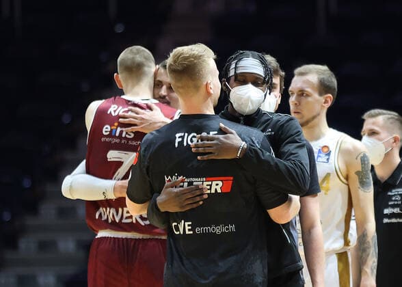 Reunion between Luis Figge Chemnitz99 and Bazoumana Kone Basketball Loewen Braunschweig