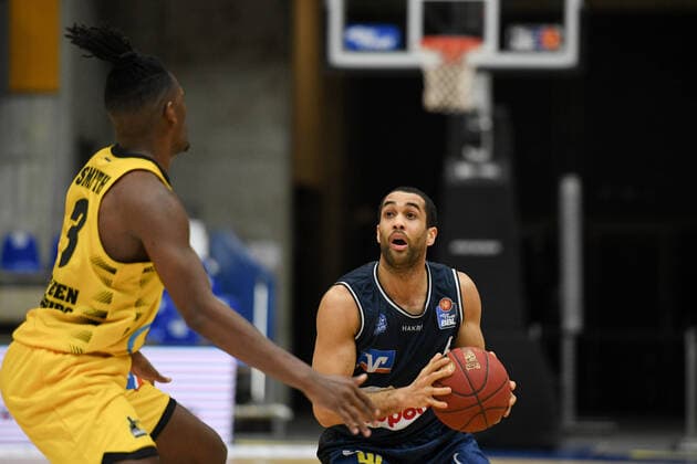 Elias Lasisi HAKRO Merlins Crailsheim in a duel with Jaleen Smith MHP Riesen Ludwigsburg , GER, HAKRO Merlins Crailsheim vs MHP Riesen Ludwigsburg, 14 03 2021, 23 Spieltag easycredit Basketball Bundesliga, Spielzeit 2020 2021 GER, HAKRO Merlins Crailsheim vs MHP Riesen Ludwigsburg, 14 03 2021, 23 Spieltag easycredit Basketball Bundesliga, Spielzeit 2020 2021 Crailsheim Copyright: xEibnerxPressefoto MichaelxMemmlerx EP_MMR