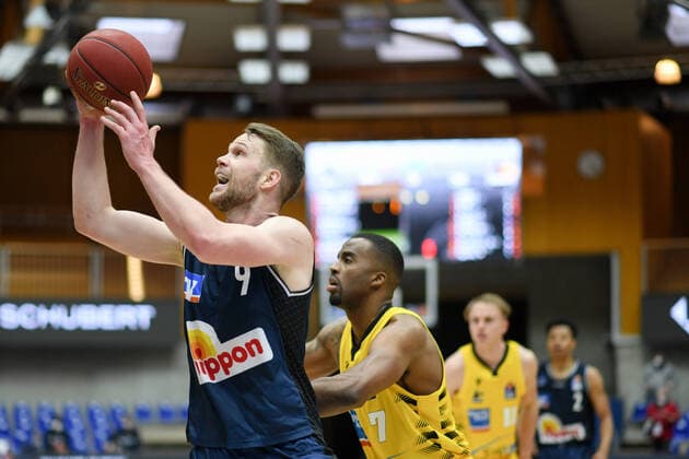 Fabian Bleck HAKRO Merlins Crailsheim in a duel with Jamel McLean MHP Riesen Ludwigsburg at the basket, GER, HAKRO Merlins Crailsheim vs MHP Riesen Ludwigsburg, 14 03 2021, 23 Spieltag easycredit Basketball Bundesliga, Spielzeit 2020 2021 GER, HAKRO Merlins Crailsheim vs MHP Riesen Ludwigsburg, 14 03 2021, 23 Spieltag easycredit Basketball Bundesliga, Spielzeit 2020 2021 Crailsheim Copyright: xEibnerxPressefoto MichaelxMemmlerx EP_MMR