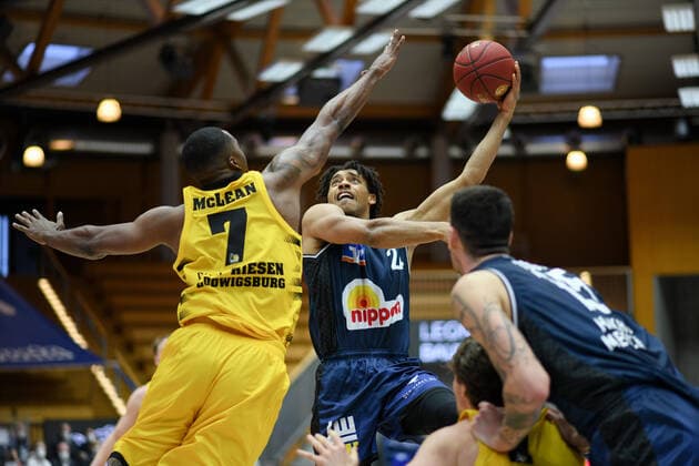 Jeremy Jones HAKRO Merlins Crailsheim at the basket against Jamel McLean MHP Riesen Ludwigsburg , GER, HAKRO Merlins Crailsheim vs MHP Riesen Ludwigsburg, 14 03 2021, 23 Spieltag easycredit Basketball Bundesliga, Spielzeit 2020 2021 GER, HAKRO Merlins Crailsheim vs MHP Riesen Ludwigsburg, 14 03 2021, 23 Spieltag easycredit Basketball Bundesliga, Spielzeit 2020 2021 Crailsheim Copyright: xEibnerxPressefoto MichaelxMemmlerx EP_MMR