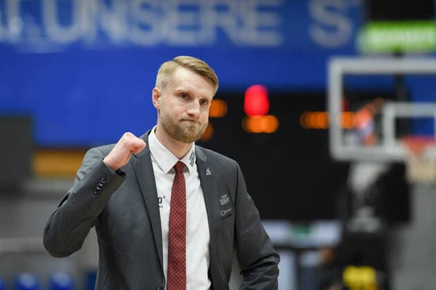 Tuomas Iisalo HAKRO Merlins Crailsheim cheers about the victory, GER, HAKRO Merlins Crailsheim vs MHP Riesen Ludwigsburg, 14 03 2021, 23 Spieltag easycredit Basketball Bundesliga, Spielzeit 2020 2021 GER, HAKRO Merlins Crailsheim vs MHP Riesen Ludwigsburg, 14 03 2021, 23 Spieltag easycredit Basketball Bundesliga, Spielzeit 2020 2021 Crailsheim Copyright: xEibnerxPressefoto MichaelxMemmlerx EP_MMR