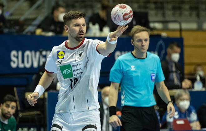 Berlin, 14 03 2021, mens handball Olympic qualifier, Algeria Germany, Germanys Max Schmeling Halle Fabian Wiede plays the ball Algeria Germany