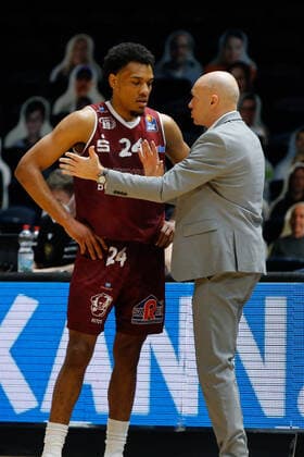 14 03 2021, xgox, basketball, easyCredit BBL, basketball loewen brunswick niners chemnitz emspor, v l george king niners chemnitz, 24 , rodrigo pastore niners chemnitz, coach gestures, gives instructions brunswick
