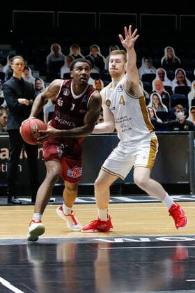 14 03 2021, xgox, basketball, easyCredit BBL, basketball loewen brunswick niners chemnitz emspor, v l isiaha mike niners chemnitz, 11 , luc van slooten brunswick, 4 brunswick