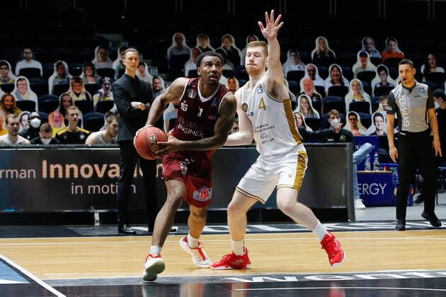 14 03 2021, xgox, basketball, easyCredit BBL, basketball loewen brunswick niners chemnitz emspor, v l isiaha mike niners chemnitz, 11 , luc van slooten brunswick, 4 brunswick