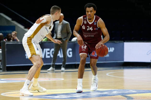 14 03 2021, xgox, basketball, easyCredit BBL, basketball loewen brunswick niners chemnitz emspor, v l george king niners chemnitz, 24 on the ball brunswick