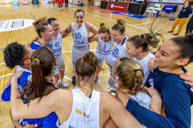 Cheers of the Lions after the victory GISA Lions SV Halle vs GiroLive Panthers Osnabrück Basketball 1 Bundesliga ERDGAS Sportarena Halle Saale 14 03 2021 Photo Holger John Sachsen Anhalt Germany ERDGAS Sportarena Halle Saale
