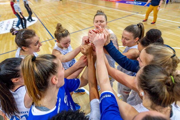 Cheers of the Lions after the victory GISA Lions SV Halle vs GiroLive Panthers Osnabrück Basketball 1 Bundesliga ERDGAS Sportarena Halle Saale 14 03 2021 Photo Holger John Sachsen Anhalt Germany ERDGAS Sportarena Halle Saale