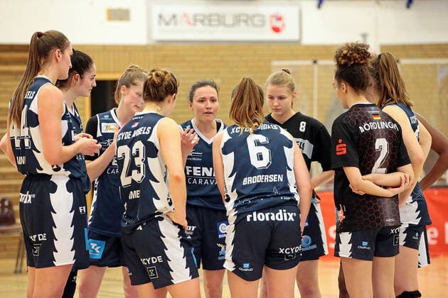 14 03 2021, xovx, Basketball Damen 1 Bundesliga, BC Pharmaserv Marburg XCYDE Angels Nördlingen Disappointed Nördlingen players after 60 68 defeat in Marburg Marburg Sporthalle Georg Gaßmann Stadion Hessen Germany EN