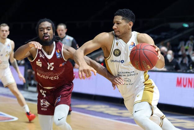 Marcus Thornton Chemnitz99 , Karim Jallow Basketball Loewen Braunschweig