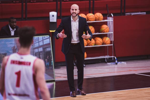 ProA 26 Matchday Artland Dragons vs MLP Academics Heidelberg, 14 03 2021 Tuna Isler Artland Dragons, Head Coach ProA 26 Matchday Artland Dragons vs MLP Academics Heidelberg on 14 03 2021 in Quakenbrueck Artland Arena , Germany, Copyright: xBEAUTIFULxSPORTS Neddermannx