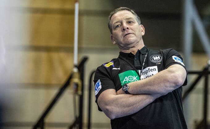 Berlin, 14 03 2021, Mens Handball Olympic Qualifier, Algeria Germany, Max Schmeling Halle Germanys national coach Alfred Gislason stands on the sidelines Algeria Germany