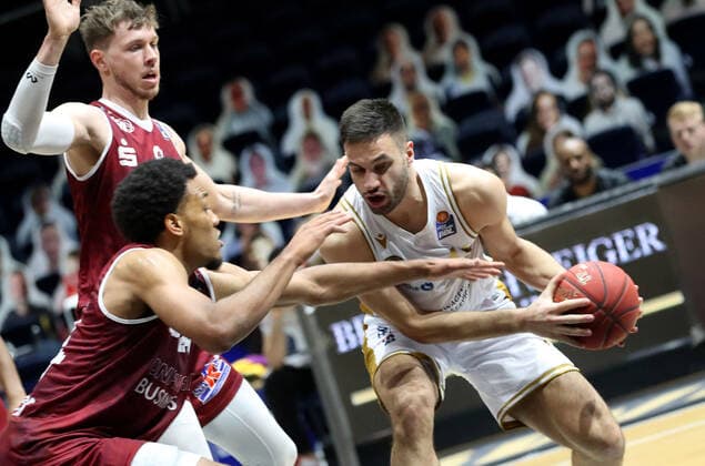 Löwen Braunschweig vs Chemnitz, BBL Braunschweig, 14 03 2021, BASKETBALL easyCredit BBL Basketball Bundesliga, Löwen Braunschweig vs Niners Chemnitz, season 2020 21 George King Niners Chemnitz , Benedikt Turudic Löwen Braunschweig Braunschweig