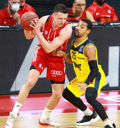 31 Zan Mark Sisko FCBB vs 25 Phil Pressey Oldenburg Basketball, 1 Bundesliga, BBL, FC Bayern Munich vs EWE Baskets Oldenburg at Audi Dome, 14 03 2021 PHOTO Mladen Lackovic LakoPress