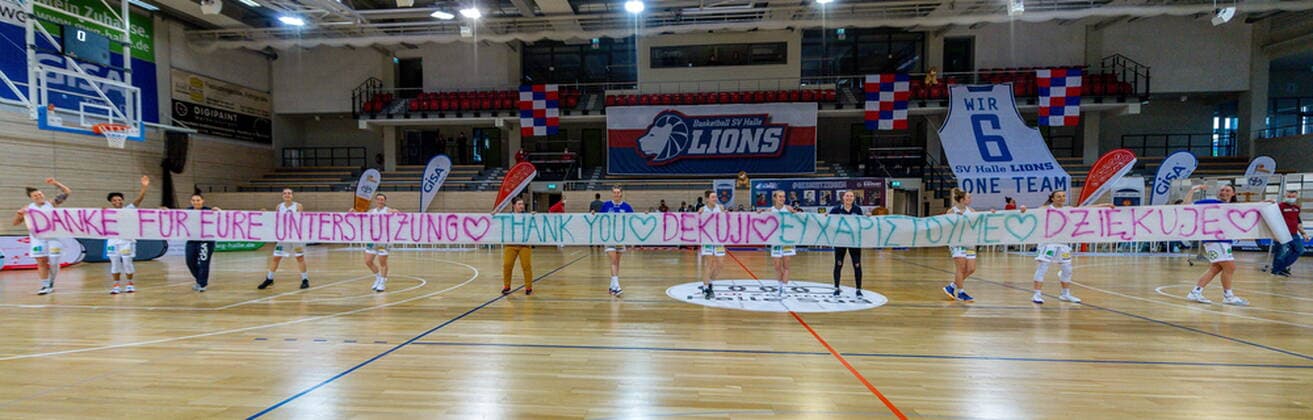 The Lions thank you for the support GISA Lions SV Halle vs GiroLive Panthers Osnabrück Basketball 1 Bundesliga ERDGAS Sportarena Halle Saale 14 03 2021 Foto Holger John Sachsen Anhalt Germany ERDGAS Sportarena Halle Saale