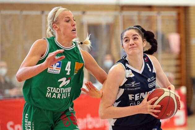 14 03 2021, xovx, Basketball Damen 1 Bundesliga, BC Pharmaserv Marburg XCYDE Angels Nördlingen v l Marie Bertholdt BC Pharmaserv Marburg , Julia Köppl XCYDE Angels Nördlingen Marburg Sporthalle Georg Gaßmann Stadion Hessen Deutschland DE