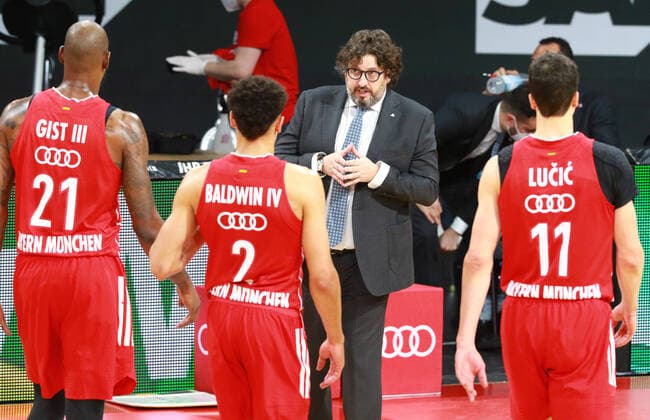 Coach Andrea Trinchieri FCBB and his players, team basketball, 1 Bundesliga, BBL, FC Bayern München vs EWE Baskets Oldenburg at Audi Dome, 14 03 2021 PHOTO Mladen Lackovic LakoPress