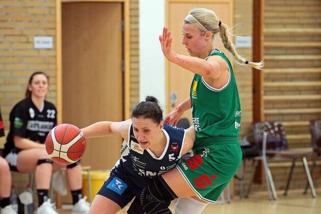 14 03 2021, xovx, Basketball Damen 1 Bundesliga, BC Pharmaserv Marburg XCYDE Angels Nördlingen v l Magaly Meynadier XCYDE Angels Nördlingen , Marie Bertholdt BC Pharmaserv Marburg Marburg Sporthalle Georg Gaßmann Stadion Hessen Germany DE