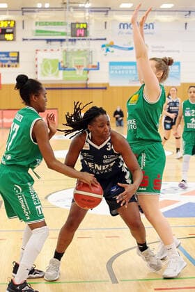 14 03 2021, xovx, Basketball Damen 1 Bundesliga, BC Pharmaserv Marburg XCYDE Angels Nördlingen v l Tonisha Baker BC Pharmaserv Marburg , Respect Leaphart XCYDE Angels Nördlingen , Maria Angelina Sola BC Pharmaserv Marburg Marburg Sporthalle Georg Gaßmann Stadion Hessen Germany DE