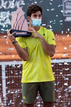 Chilean tennis player Cristian Garin celebrates after being crowned champion of the ATP, Tennis Herren 250 Chile Open by beating the Argentine Facundo Bagnis in the final played in Santiago, Chile, 14 March 2021. Final of ATP 250 Chile Open !ACHTUNG: NUR REDAKTIONELLE NUTZUNG!  Copyright: xAlbertoxValdesx AME2674 20210314-637513624655989694