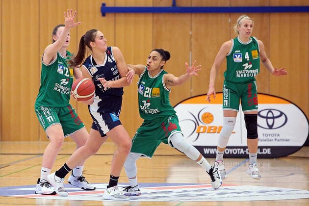 14 03 2021, xovx, Basketball Damen 1 Bundesliga, BC Pharmaserv Marburg XCYDE Angels Nördlingen v l Johanna Klug BC Pharmaserv Marburg , Victoria Rose Waldner XCYDE Angels Nördlingen , Rachel Arthur BC Pharmaserv Marburg , Marie Bertholdt BC Pharmaserv Marburg Marburg Sporthalle Georg Gaßmann Stadion Hessen Germany DE