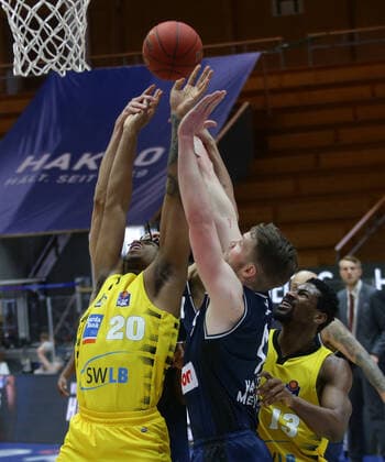 Ludwigsburg , Basketball easyCredit BBL Bundesliga , HAKRO Merlins Crailsheim vs MHP Riesen Ludwigsburg , from left Desi Rodriguez Riesen Fabian Bleck Merlins