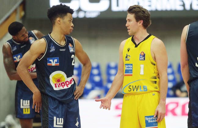 Ludwigsburg , Basketball easyCredit BBL Bundesliga , HAKRO Merlins Crailsheim vs MHP Riesen Ludwigsburg , from left Trae Bell Haynes Merlins Jordan Hulls Riesen