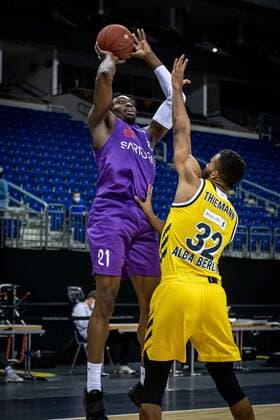 Basketball Berlin 14 03 2021 Season 2020 2021 1 Bundesliga easyCredit BBL Alba Berlin BG Göttingen Tai Odiase Göttingen, No 21 Johannes Thiemann Alba Berlin, No 32