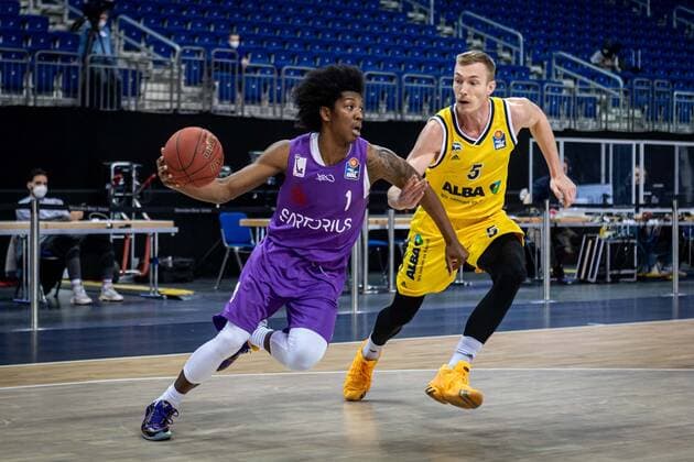 Basketball Berlin 14 03 2021 Season 2020 2021 1 Bundesliga easyCredit BBL Alba Berlin BG Göttingen Deishuan Booker Göttingen, No 01 Niels Giffey Alba Berlin, No 05
