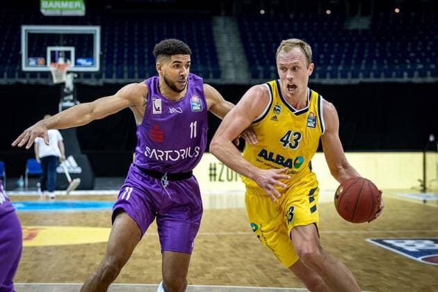 Basketball Berlin 14 03 2021 Season 2020 2021 1 Bundesliga easyCredit BBL Alba Berlin BG Göttingen Luke Sikma Alba Berlin, No 43 Marvin Omuvwie Göttingen, No 11