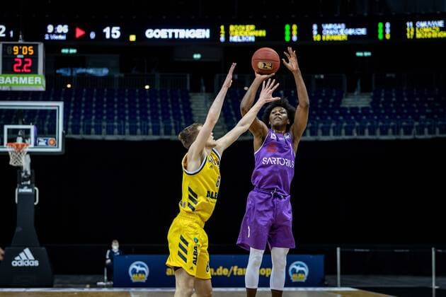 Basketball Berlin 14 03 2021 Season 2020 2021 1 Bundesliga easyCredit BBL Alba Berlin BG Göttingen Deishuan Booker Göttingen, No 01 Malte Delow Alba Berlin, No 06