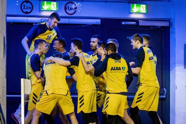 Basketball Berlin 14 03 2021 Season 2020 2021 1 Bundesliga easyCredit BBL Alba Berlin BG Göttingen Team Alba before the game Malte Delow Alba Berlin, No 06 Louis Olinde Alba Berlin, No 19 Kresimir Nikic Alba Berlin, No 16 Luke Sikma Alba Berlin, No 43 Jonas Mattisseck Alba Berlin, No 09 Johannes Thiemann Alba Berlin, No 32 Marcus Eriksson Alba Berlin, No 08 Peyton Siva Alba Berlin, No 03 Ben Lammers Alba Berlin, No 50 and others