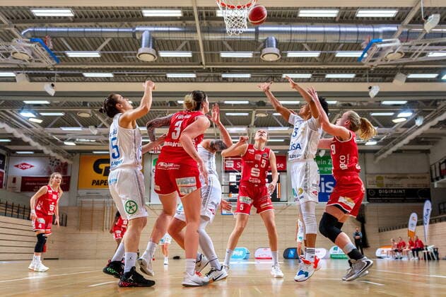 Deeshyra Thomas 03, GISA Lions SV Halle throwing GISA Lions SV Halle vs GiroLive Panthers Osnabrück Basketball 1 Bundesliga ERDGAS Sportarena Halle Saale 14 03 2021 Photo Holger John Sachsen Anhalt Germany ERDGAS Sportarena Halle Saale