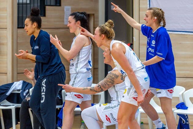 The jubilation was great after the class preservation Also on the bench here Candice White 01, GISA Lions SV Halle , Eilidh Simpson 41, GISA Lions SV Halle , Klaudia Grudzien 23, GISA Lions SV Halle , Darien Huff 02, GISA Lions SV Halle and Lilly Oswald 16, GISA Lions SV Halle GISA Lions SV Halle vs GiroLive Panthers Osnabrück Basketball 1 Bundesliga ERDGAS Sportarena Halle Saale 14 03 2021 Photo Holger John Sachsen Anhalt Germany ERDGAS Sportarena Halle Saale