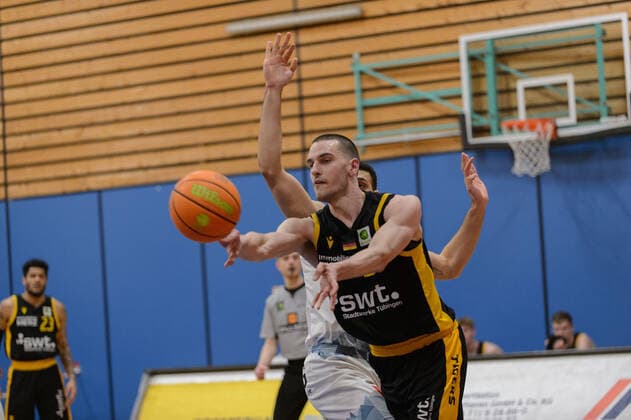 Moses PÖLKING POELKING 5 Eisbaeren Bremerhaven , Daniel KEPPELER 31 Tigers Tuebingen Eisbären Bremerhaven vs Tigers Tübingen, Basketball, 2 Bundesliga ProA, 15 03 2021, 12 Spieltag, Saison 2020 2021 Copyright xErikxHillmer EIBNERx EP ehr Eisbären Bremerhaven vs Tigers Tübingen, Basketball, 2 Bundesliga ProA, 15 03 2021, 12 Spieltag, Saison 2020 2021 Bremerhaven Copyright: xErikxHillmer EIBNERx EP_ehr