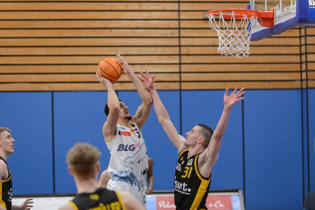 Moses PÖLKING POELKING 5 Eisbaeren Bremerhaven , Daniel KEPPELER 31 Tigers Tuebingen Eisbären Bremerhaven vs Tigers Tübingen, Basketball, 2 Bundesliga ProA, 15 03 2021, 12 Spieltag, Saison 2020 2021 Copyright xErikxHillmer EIBNERx EP ehr Eisbären Bremerhaven vs Tigers Tübingen, Basketball, 2 Bundesliga ProA, 15 03 2021, 12 Spieltag, Saison 2020 2021 Bremerhaven Copyright: xErikxHillmer EIBNERx EP_ehr