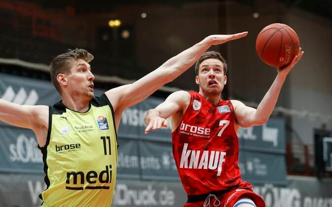 15 03 2021, Basketball, BBL 2020 2021, 23 matchday, s Oliver Wuerzburg medi bayreuth, GER, Wuerzburg, s Oliver Arena, picture from left Andreas Seiferth medi bayreuth and Nils Hassfurther s Oliver Wuerzburg Copyright: HMBxMedia xHeikoxBecker