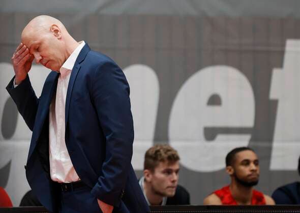 15 03 2021, Basketball, BBL 2020 2021, 23 match day, s Oliver Wuerzburg medi bayreuth, GER, Wuerzburg, s Oliver Arena, picture disappointment for head coach Denis Wucherer s Oliver Wuerzburg Copyright: HMBxMedia xHeikoxBecker