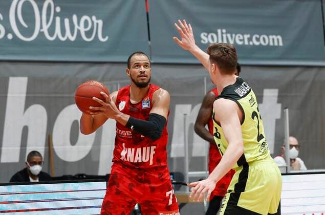 15 03 2021, Basketball, BBL 2020 2021, 23 matchday, s Oliver Wuerzburg medi bayreuth, GER, Wuerzburg, s Oliver Arena, picture from left Alex King s Oliver Wuerzburg and David Walker medi bayreuth Copyright: HMBxMedia xHeikoxBecker