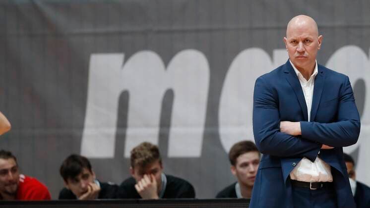 15 03 2021, Basketball, BBL 2020 2021, 23 matchday, s Oliver Wuerzburg medi bayreuth, GER, Wuerzburg, s Oliver Arena, picture detaueschung on the Wuerzburg bench around head coach Denis Wucherer s Oliver Wuerzburg. Copyright: HMBxMedia xHeikoxBecker