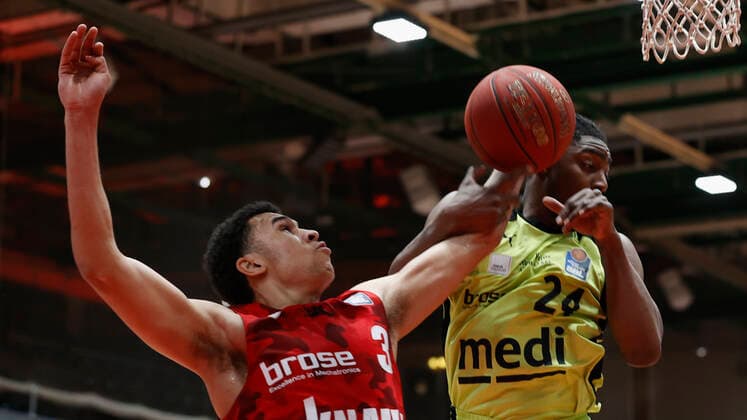 15 03 2021, Basketball, BBL 2020 2021, 23 matchday, s Oliver Wuerzburg medi bayreuth, GER, Wuerzburg, s Oliver Arena, picture v li Tyson Ward s Oliver Wuerzburg and Frank Bartley medi bayreuth. Copyright: HMBxMedia xHeikoxBecker