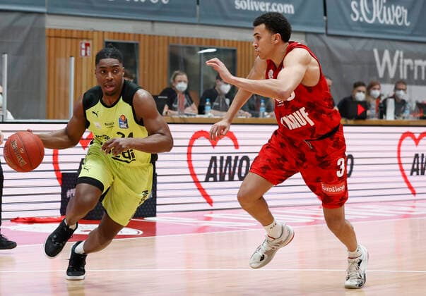 15 03 2021, Basketball, BBL 2020 2021, 23 matchday, s Oliver Wuerzburg medi bayreuth, GER, Wuerzburg, s Oliver Arena, picture from left Frank Bartley medi bayreuth and Tyson Ward s Oliver Wuerzburg Copyright: HMBxMedia xHeikoxBecker