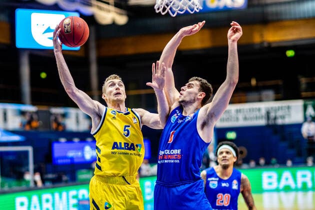 Niels Giffey 5 Alba Berlin , Marko Krstanovic 6 Syntainics MBC during the match season 2020 2021 men in the EasyCredit Bundesliga between Syntainics MBC and Alba Berlin at Stadthalle Weissenfels on 16 March 2021 in Weissenfels, Sachsen Anhalt, Germany