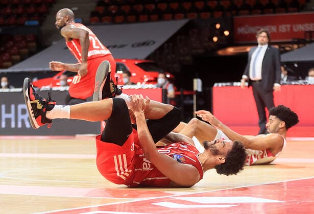 16 03 2021, FC Bayern Baskets vs Telekom Baskets Bonn, Audi Dome, Munich, in picture Nick Weiler Babi FCB Basketball and Jalen Hudson telekom baskets Bonn on the floor.