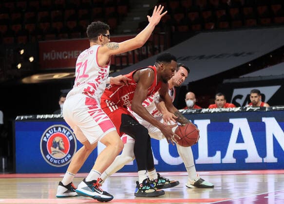 16 03 2021, FC Bayern Baskets vs Telekom Baskets Bonn, Audi Dome, Munich, pictured Isaiah Philmore telekom baskets Bonn , JaJuan Johnson FCB Basketball and Anthony DiLeo telekom baskets Bonn.