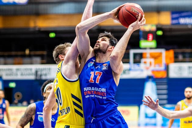 Aleksandar Marelja 17 Syntainics MBC , Ben Lammers 50 Alba Berlin during the match Season 2020 2021 Men in the EasyCredit Bundesliga between Syntainics MBC and Alba Berlin at Stadthalle Weissenfels on 16 March 2021 in Weissenfels, Sachsen Anhalt, Germany