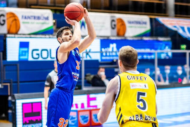Roko Rogic 32 Syntainics MBC , Niels Giffey 5 Alba Berlin during the match Season 2020 2021 Men in the EasyCredit Bundesliga between Syntainics MBC and Alba Berlin at Stadthalle Weissenfels on 16 March 2021 in Weissenfels, Sachsen Anhalt, Germany